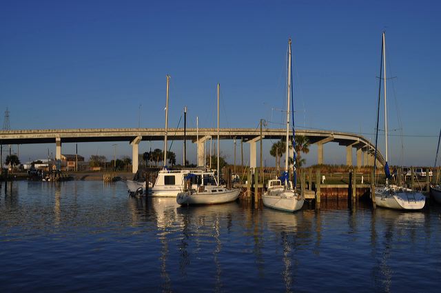 small_town_boat_basin.jpg